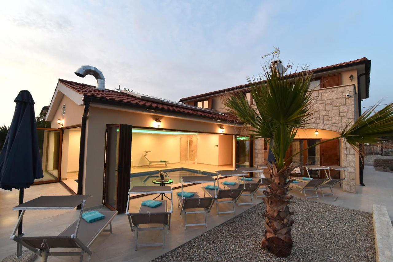 Villa Muskatel -With Heated Pool Brzac 외부 사진