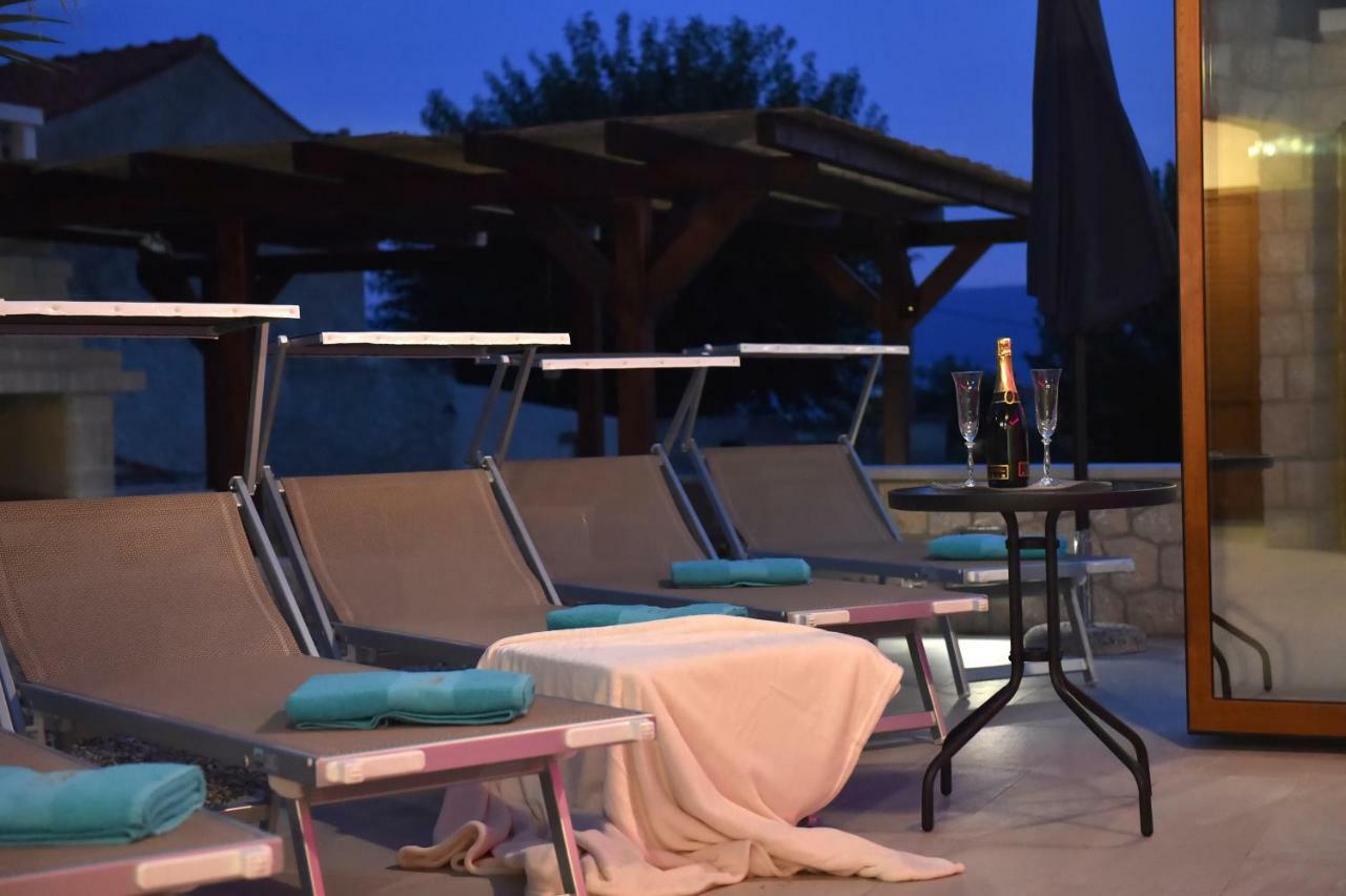 Villa Muskatel -With Heated Pool Brzac 외부 사진